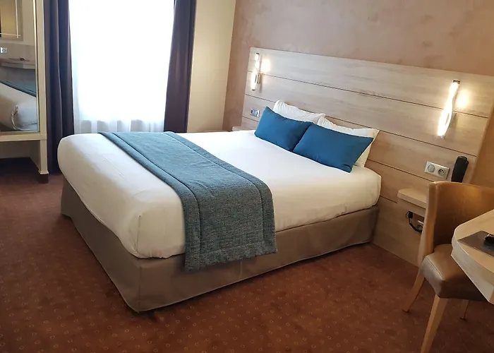 מלון Champerret Elysees 3*