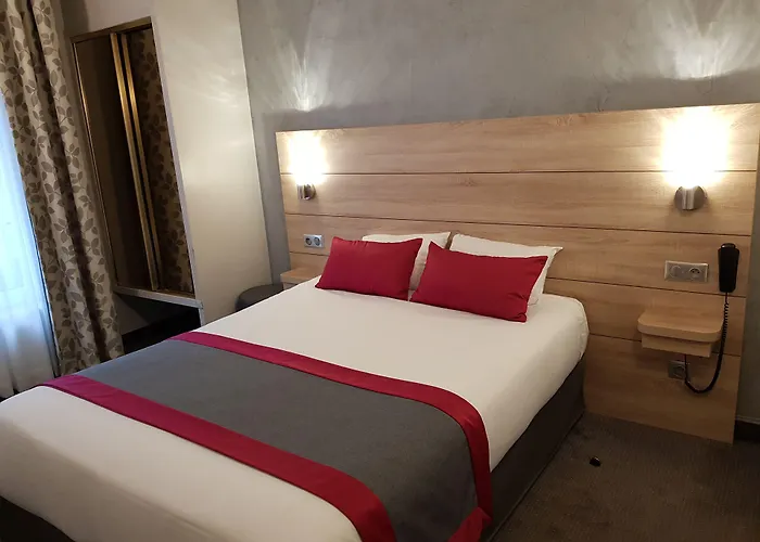 Champerret Elysees 3* פריז