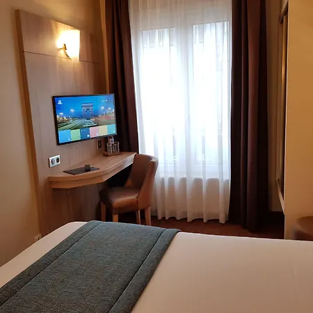 מלון Champerret Elysees 3*