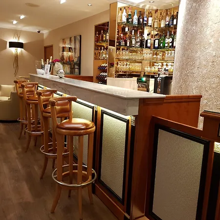 מלון Champerret Elysees 3*