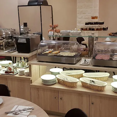 מלון Champerret Elysees 3*