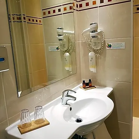 Ξενοδοχείο Champerret Elysees 3*