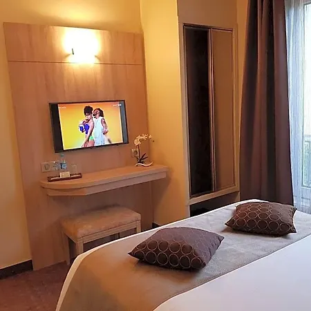 Ξενοδοχείο Champerret Elysees 3*