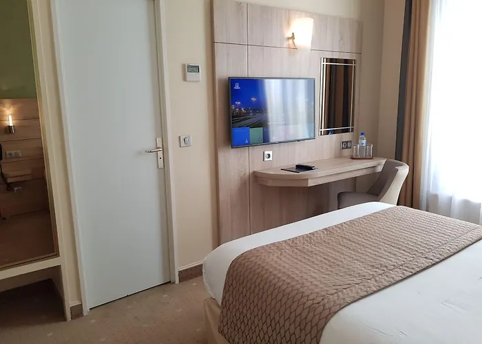 Champerret Elysees 3*