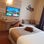 Hotel Champerret Elysees 3*